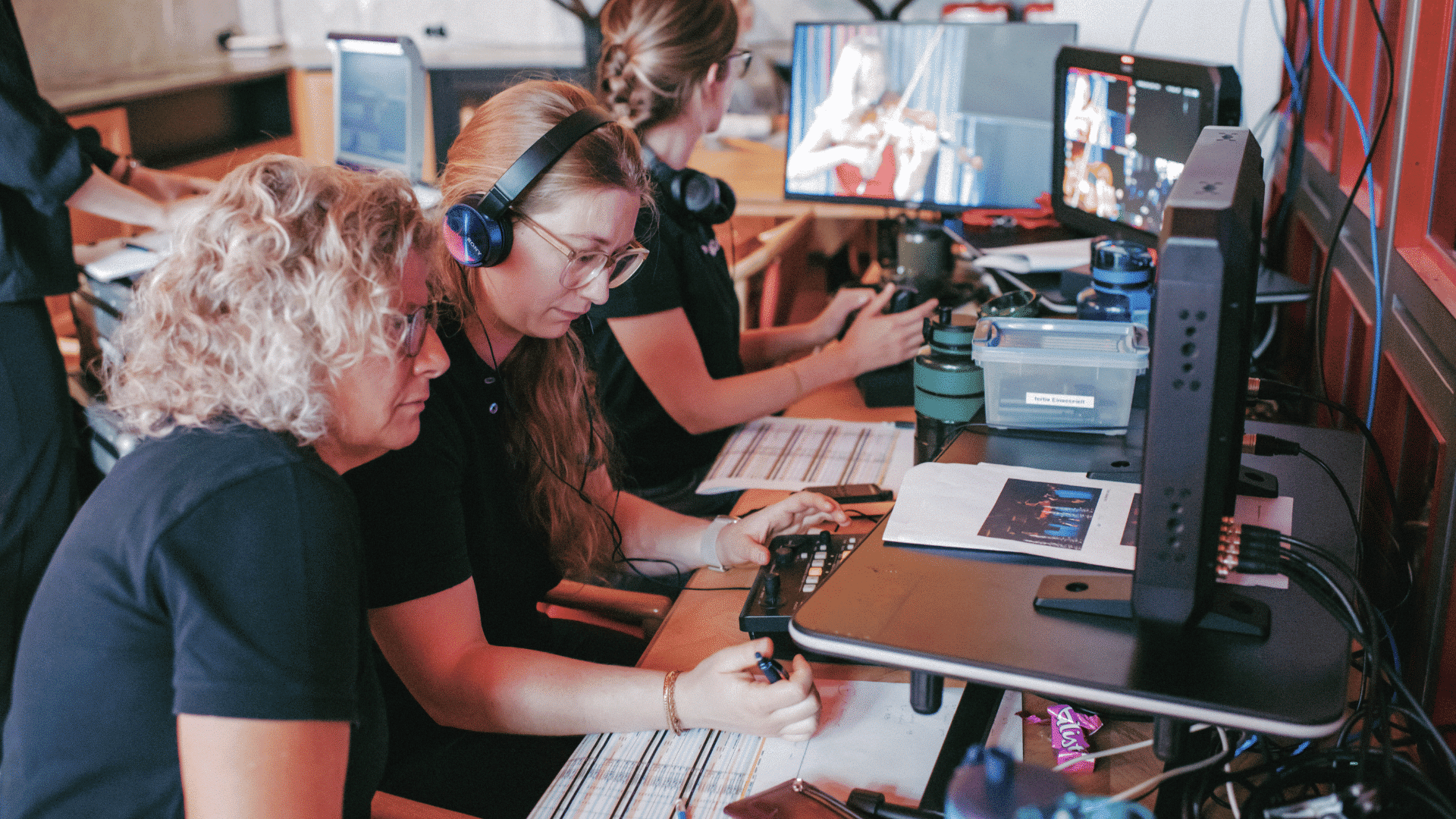 Wie wikiSana entsteht – ein ehrlicher Blick in unseren Arbeitsalltag zwischen Meetings, Mission und Menschen 4 Drehen Wie wikiSana entsteht – ein ehrlicher Blick in unseren Arbeitsalltag zwischen Meetings Mission Menschen